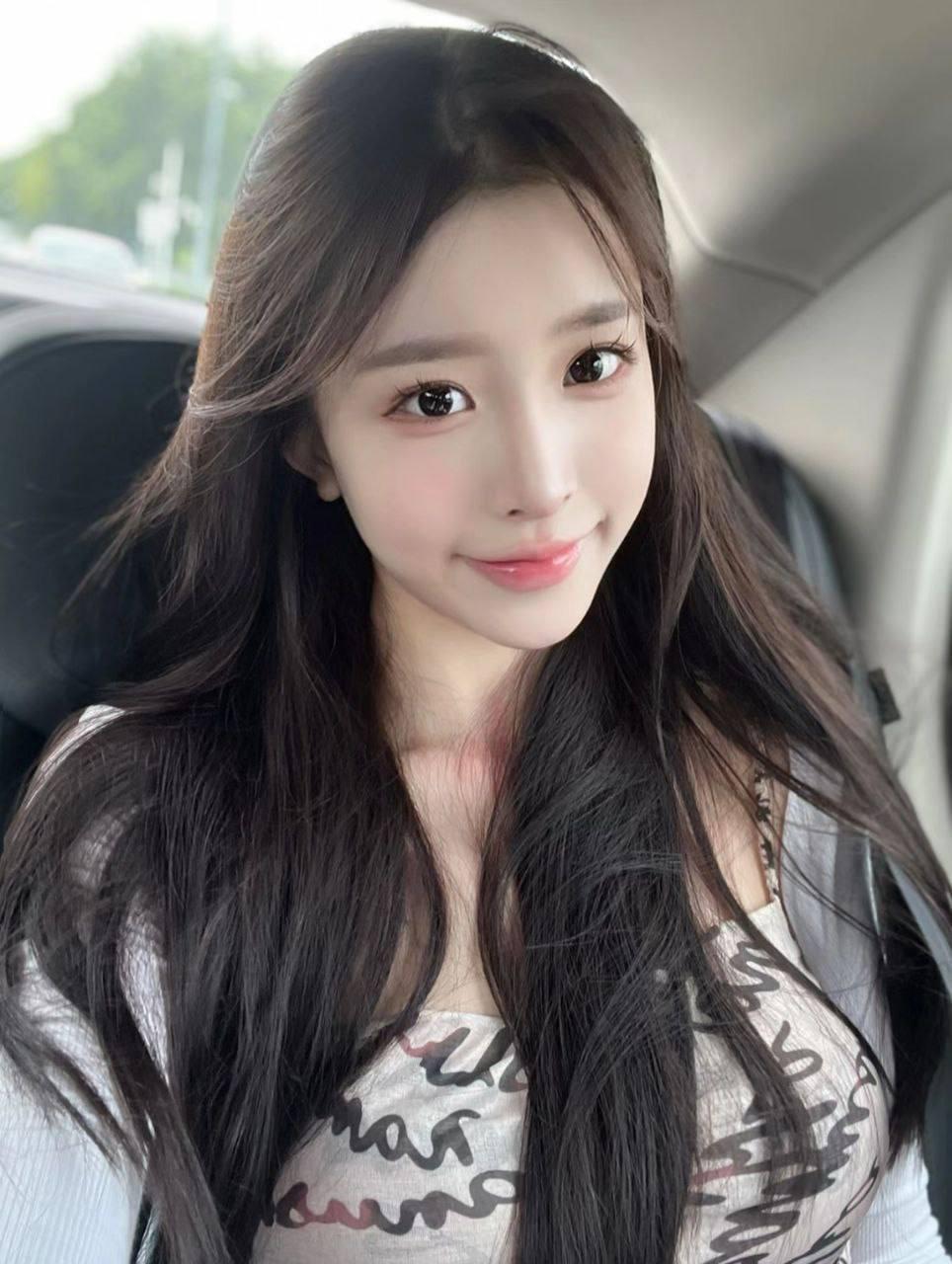 老茶客的时光印记，品鉴阳光的流转与茶香的韵味